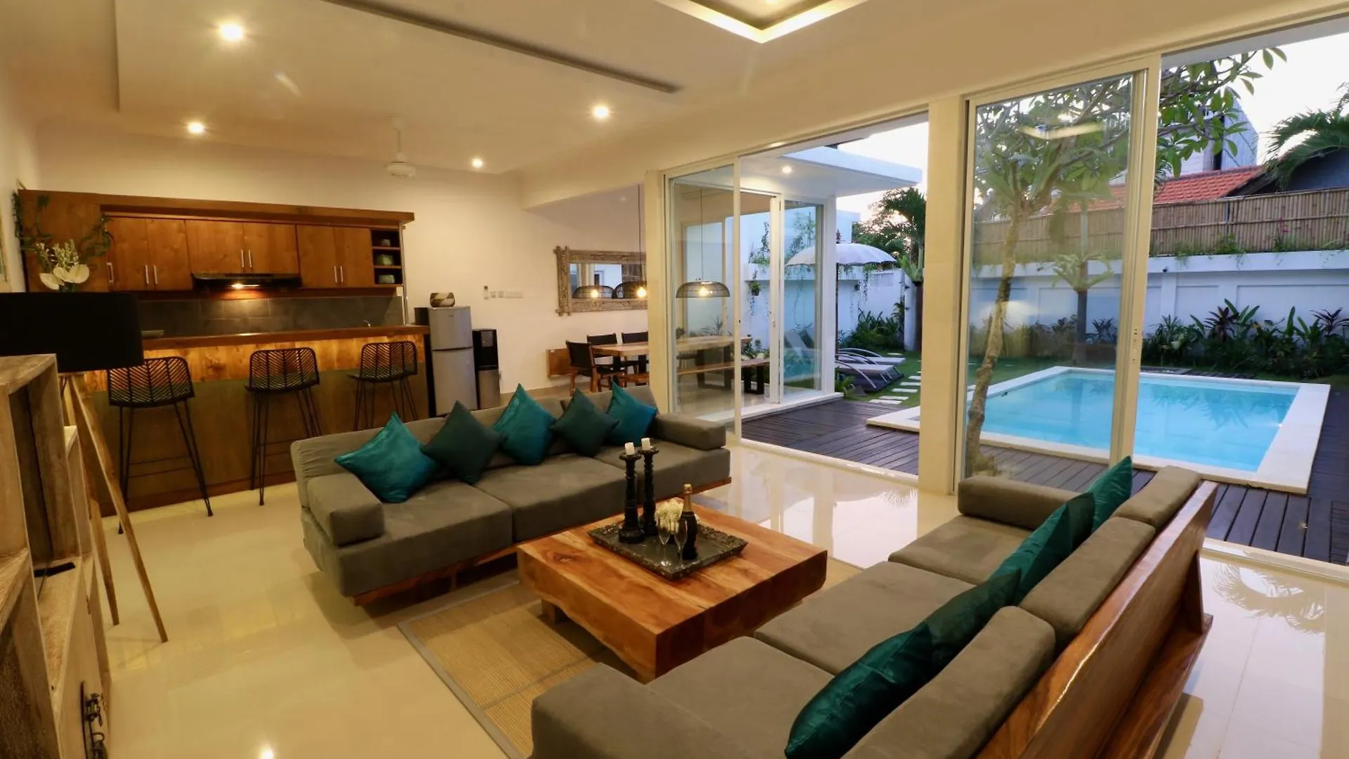 3 Neighbour Villas 3 Pools Near Atlas Beach Club Canggu