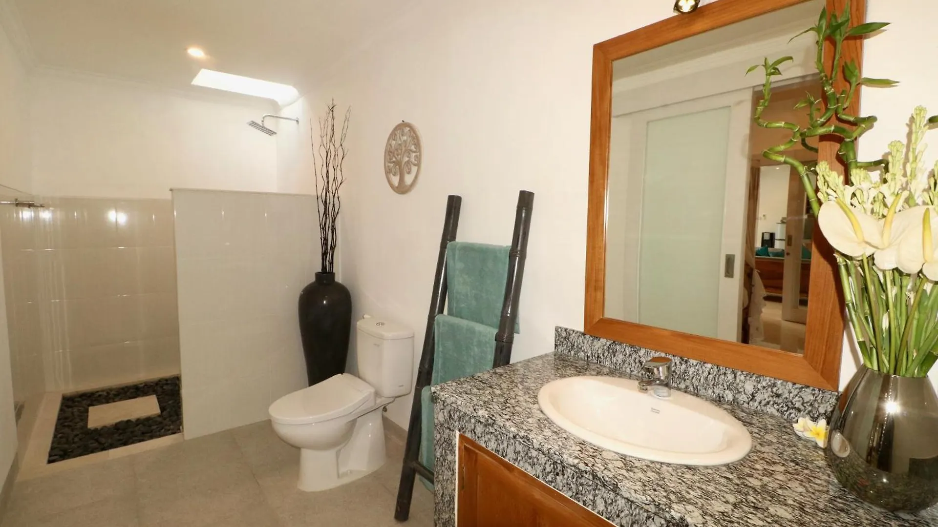 3 Neighbour Villas 3 Pools Near Atlas Beach Club Canggu