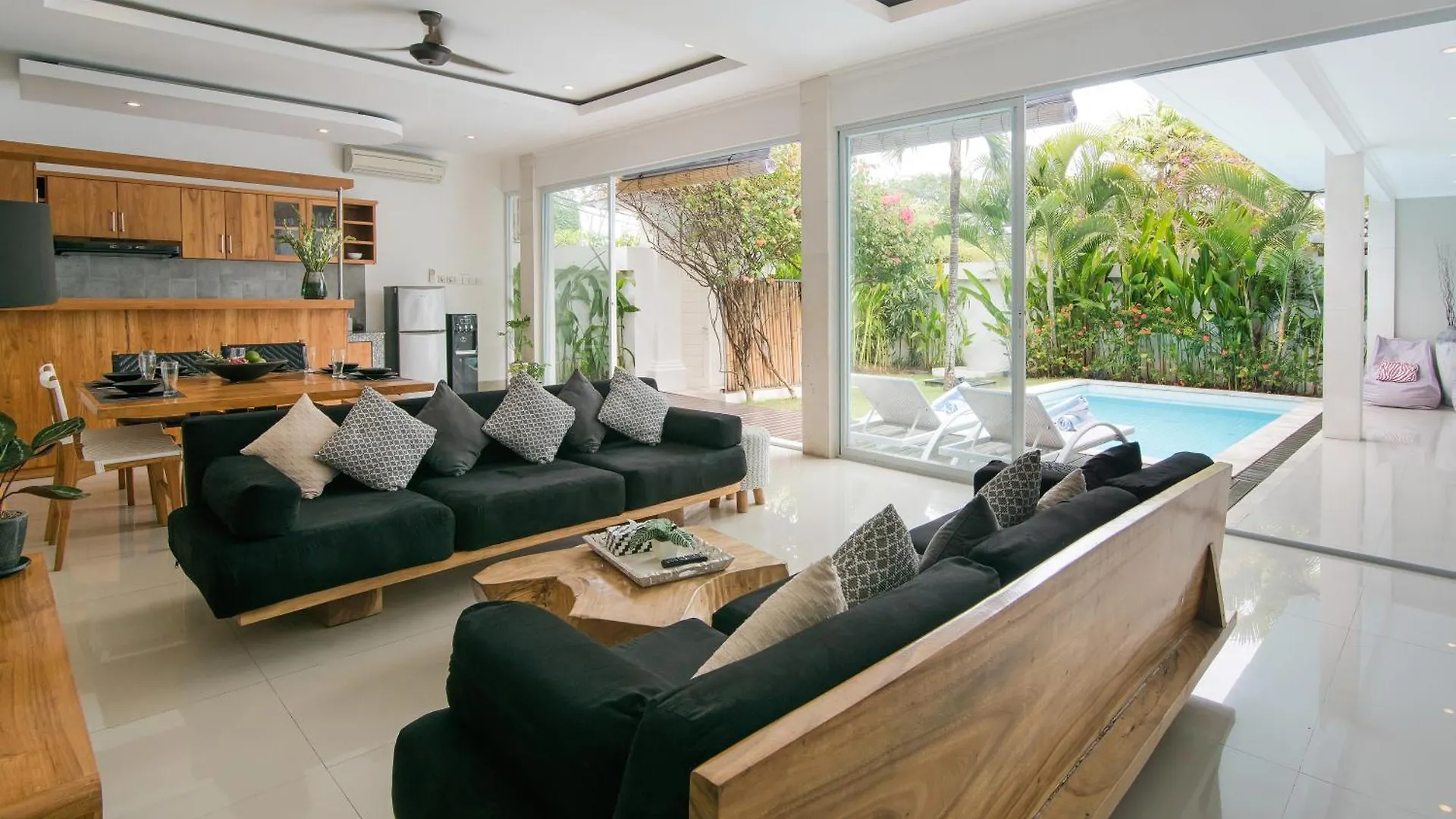 3 Neighbour Villas 3 Pools Near Atlas Beach Club Canggu  Canggu (Bali)