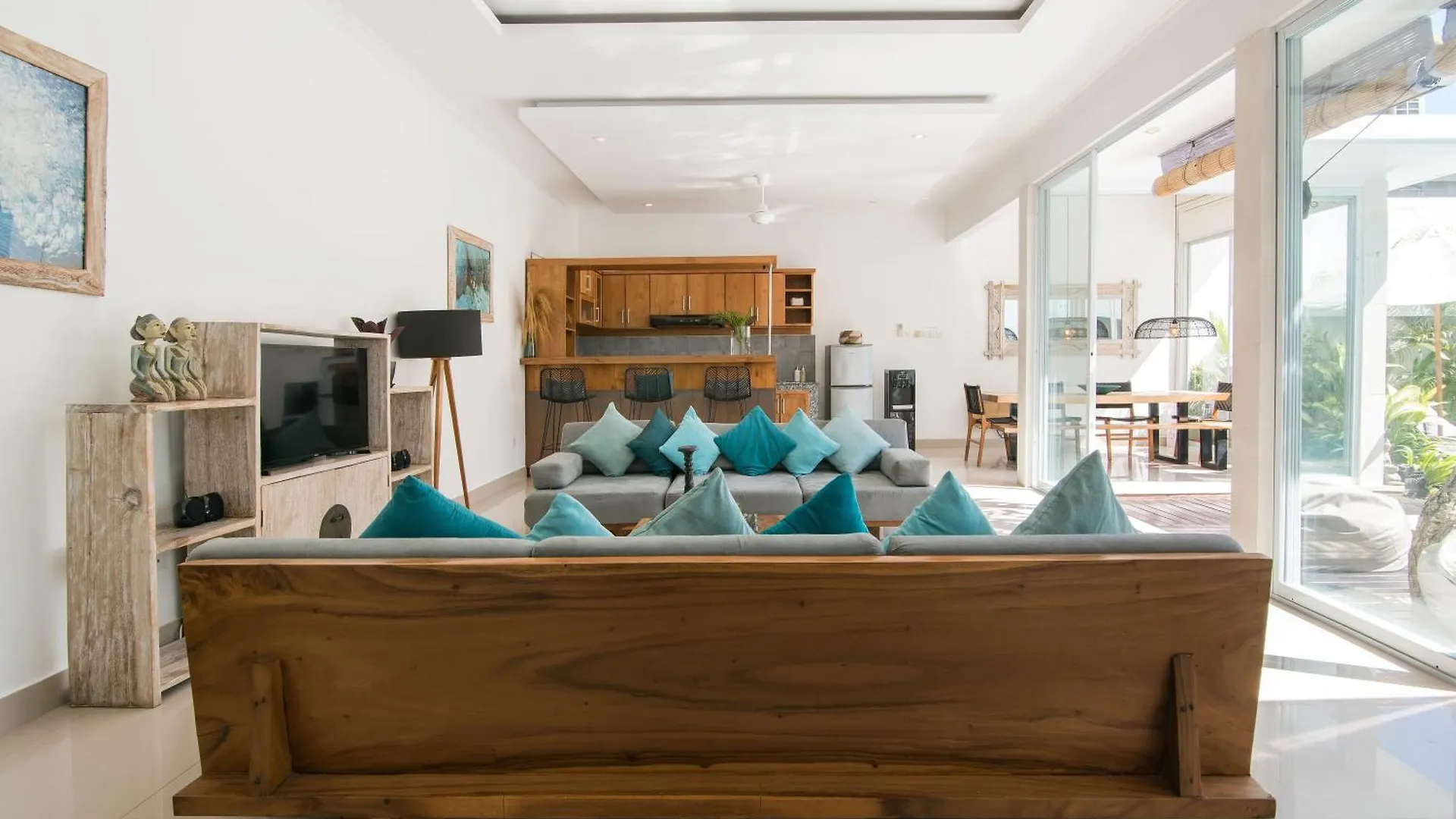 3 Neighbour Villas 3 Pools Near Atlas Beach Club Canggu  Canggu (Bali)