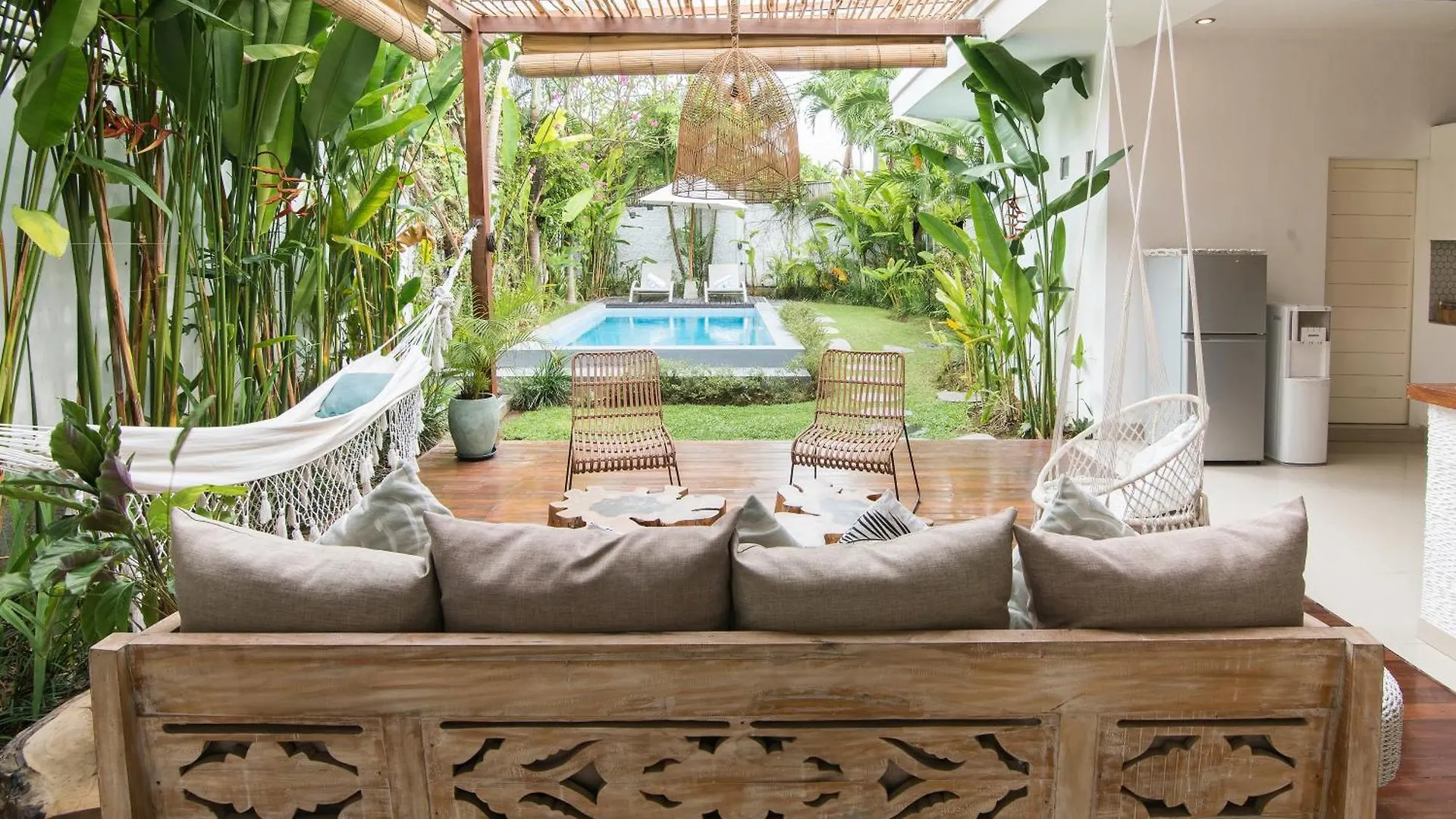 3 Neighbour Villas 3 Pools Near Atlas Beach Club Canggu  Canggu (Bali)