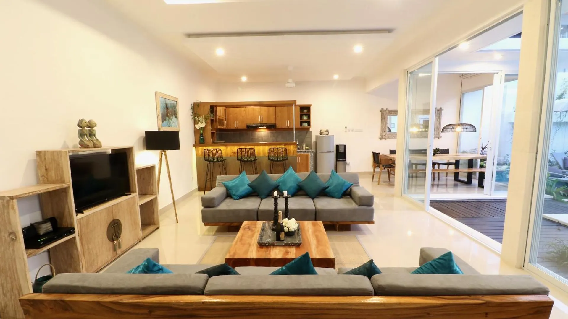 3 Neighbour Villas 3 Pools Near Atlas Beach Club Canggu