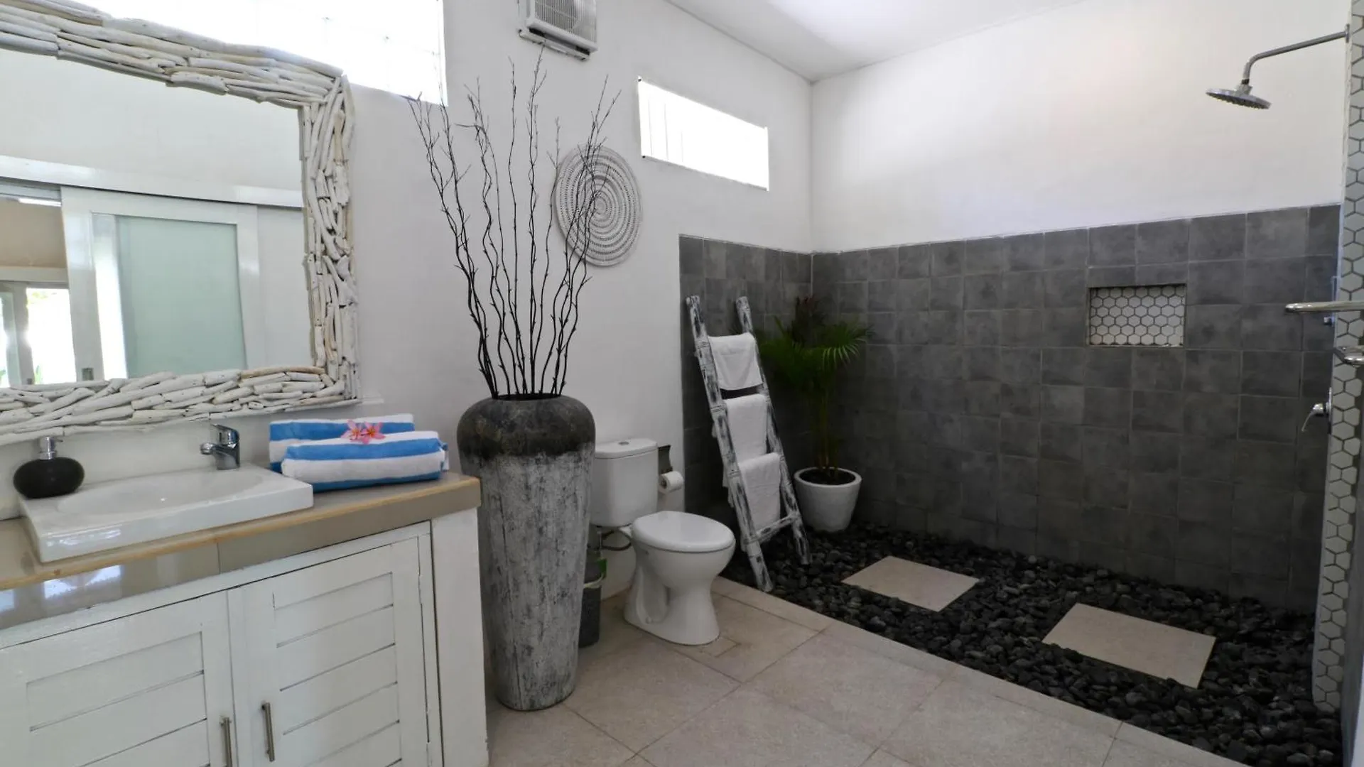 3 Neighbour Villas 3 Pools Near Atlas Beach Club Canggu Indonézia